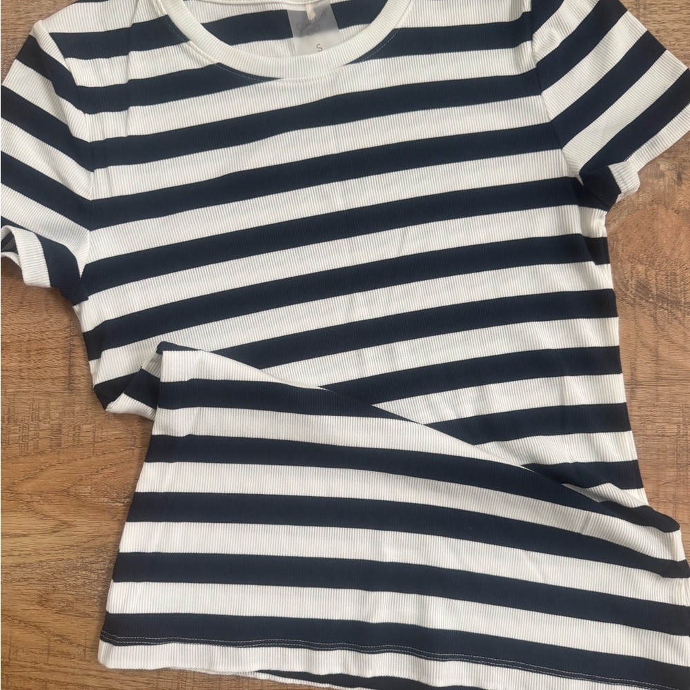 Calia size small Striped Short Sleeve Tee in Navy and White